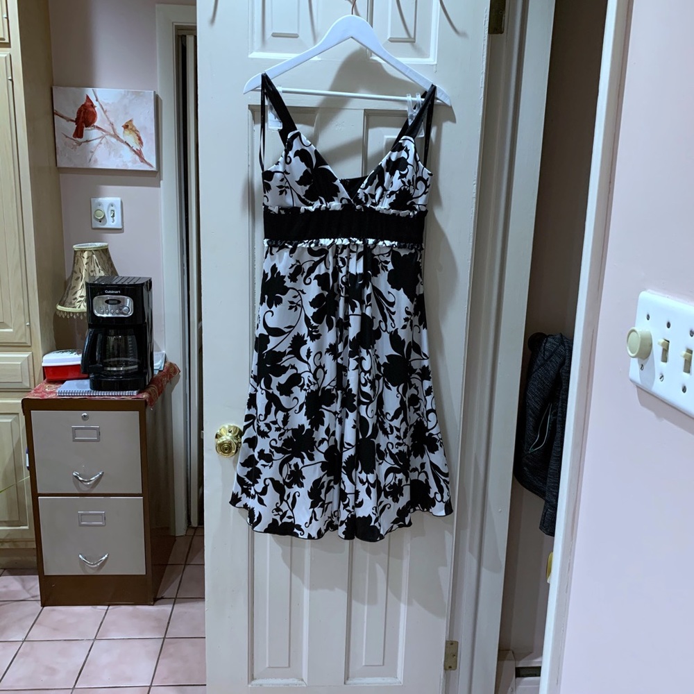 Intrigue sleeveless black and white floral dress